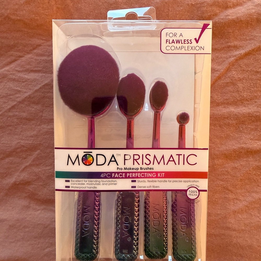 Moda Face Perfecting Brush Set with Purple and Black Handles